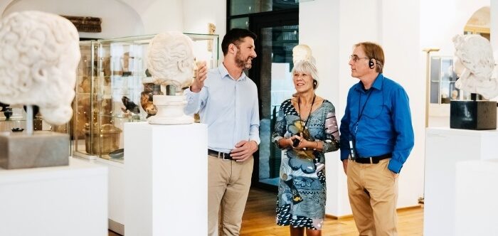 How Should an Exhibition Vendor Dress