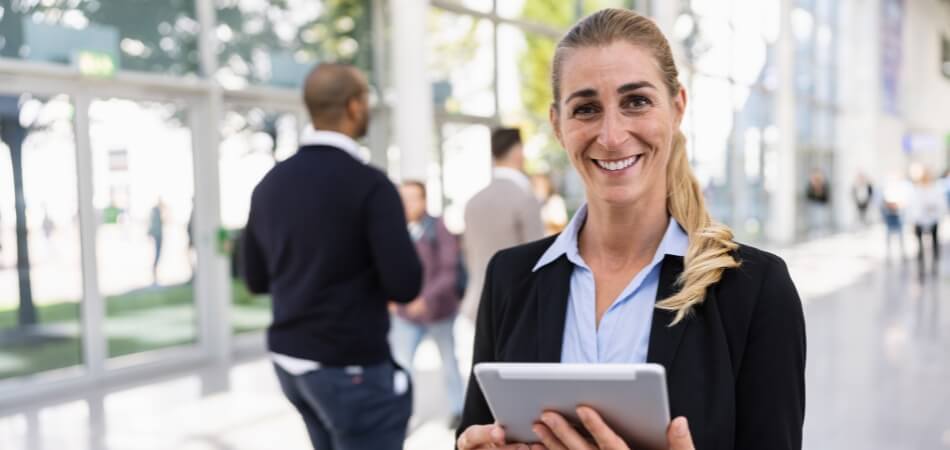 What to Wear to a Trade Show Woman